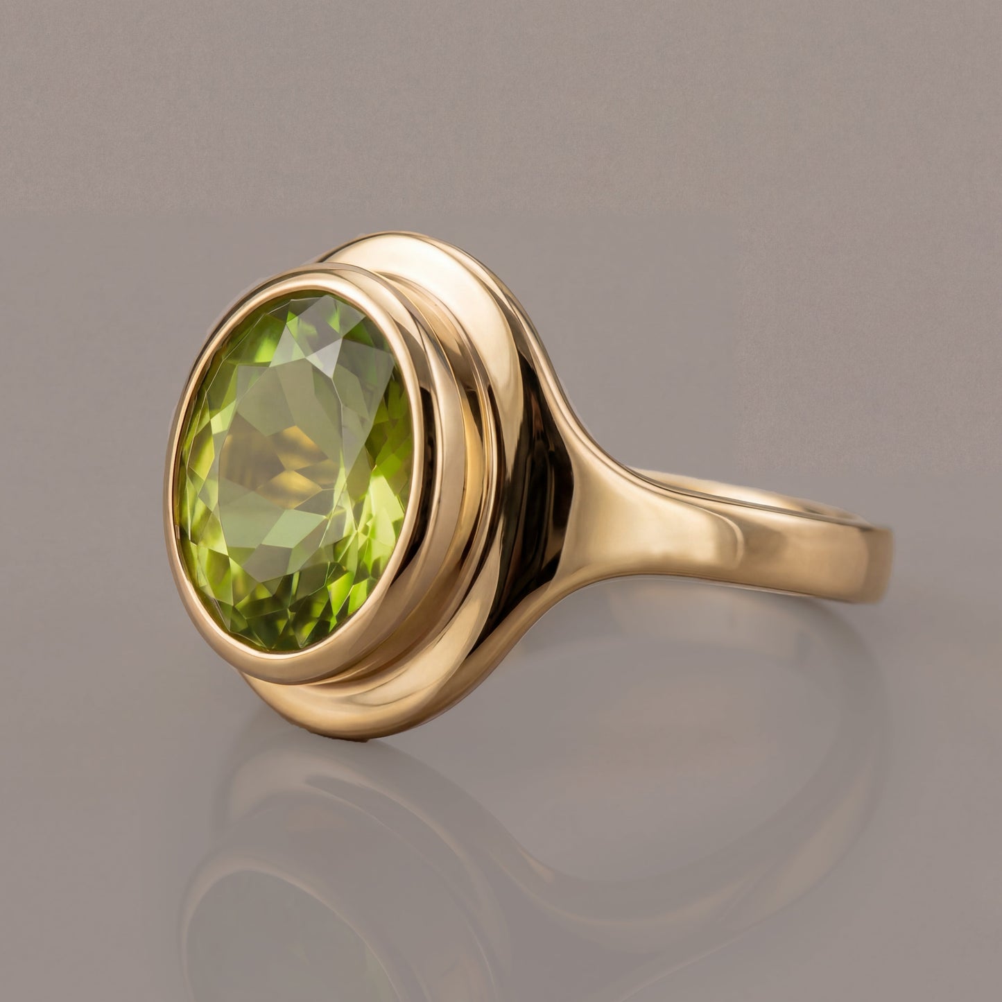 2.5ct Oval Peridot Signet Ring - Natural Stone - August Birthstone