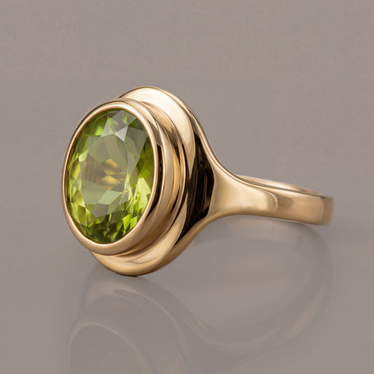 2.5ct Oval Peridot Signet Ring - Natural Stone - August Birthstone