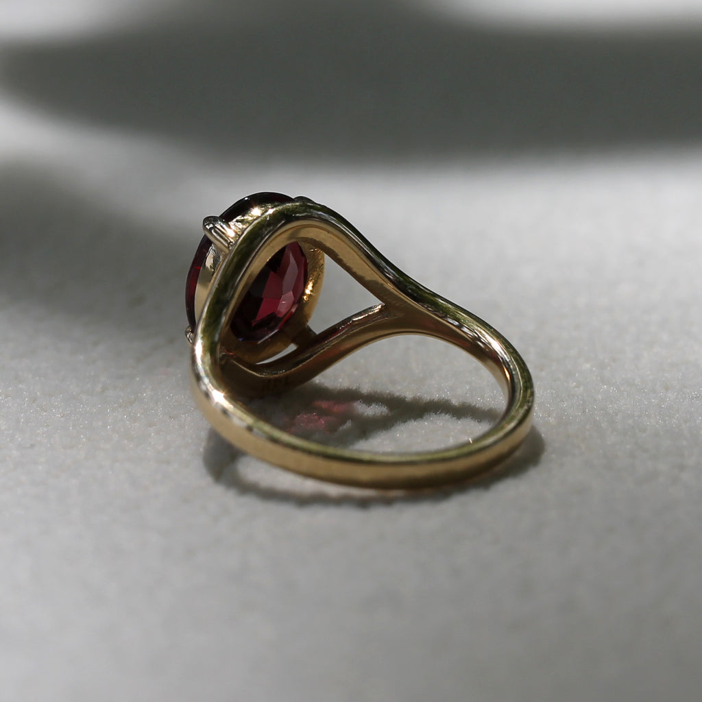 2.5ct Oval Garnet Split Shank Ring - Natural Stone - January Birthstone