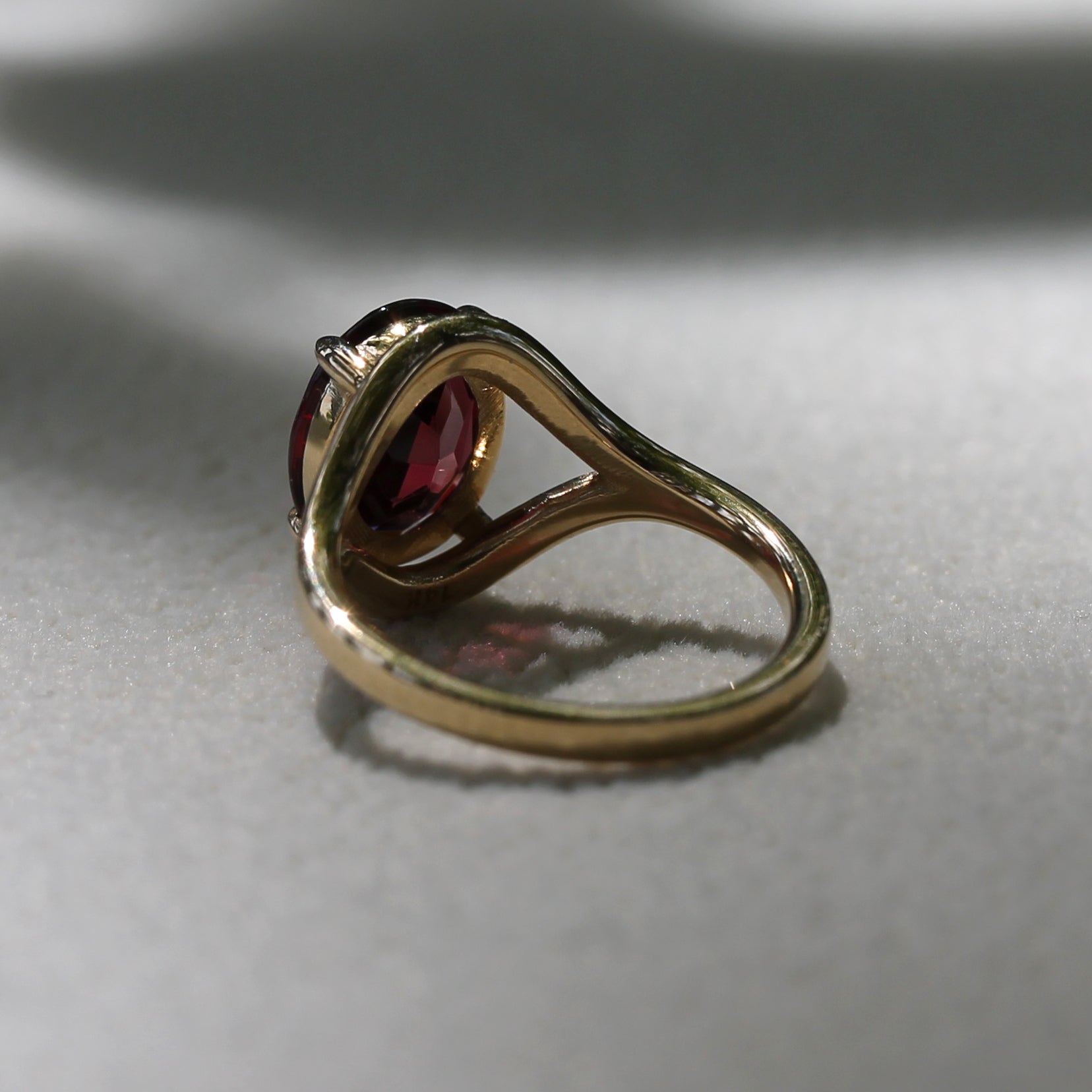 2.5ct Oval Garnet Split Shank Ring - Natural Stone - January Birthstone