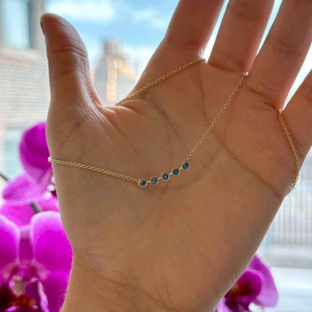 The 5 Rounds Sapphire Necklace - 18K / Platinum
